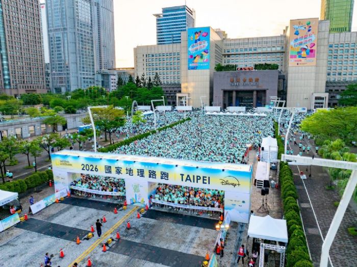 《2026國家地理路跑》盛況空前！20,000名跑者為地球而跑，宇宙人再創大型KTV現場，粉絲合唱嗨翻終點線！